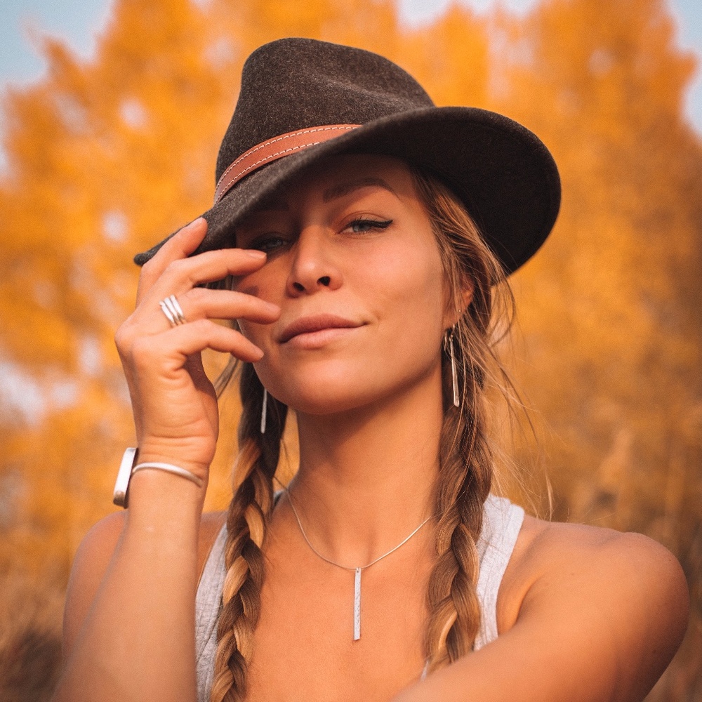 Meet your Posher, Elise